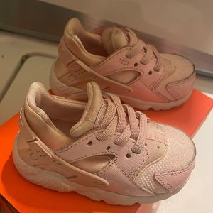 Light pink size 5c nike huarache run